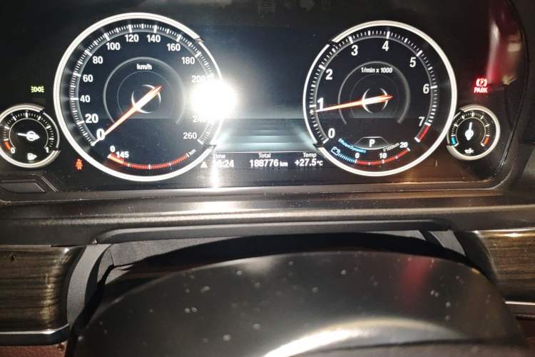 Used BMW 5 Series 2014 525Li Luxury Design Package Odometer Close Up