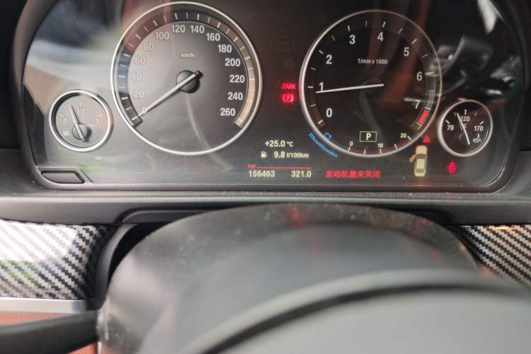 Used BMW 5 Series 2014 525Li Leading Model Odometer Close Up