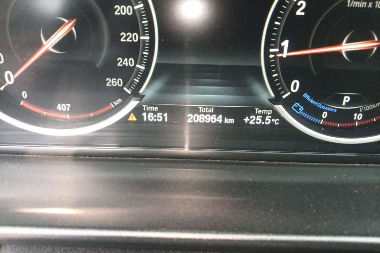 Used BMW 5 Series 2014 528Li xDrive Premium Edition Odometer Close Up