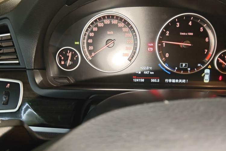Used BMW 5 Series 2014 525Li Luxury Design Package Odometer Close Up