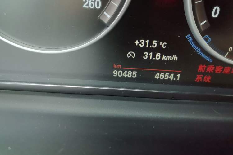Used BMW 5 Series 2014 525Li Leading Model Odometer Close Up