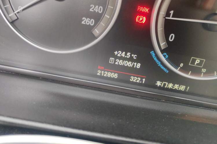 Used BMW 5 Series 2014 525Li Leading Model Odometer Close Up