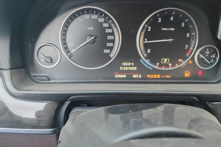 Used BMW 5 Series 2014 525Li Luxury Design Package Odometer Close Up