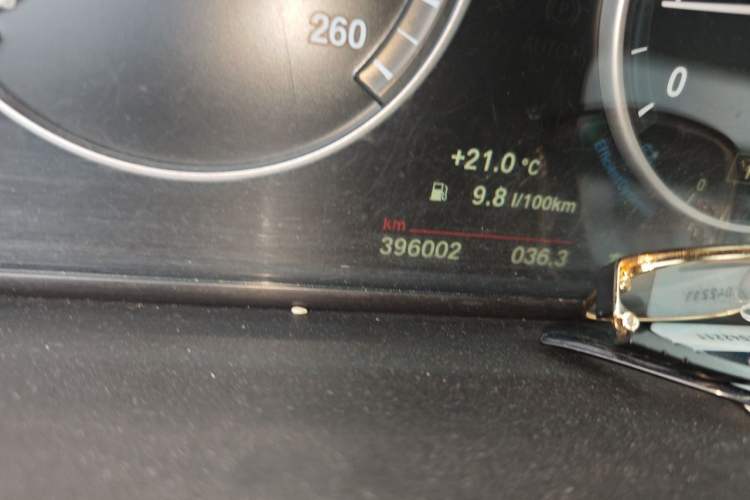 Used BMW 5 Series 2014 520Li Elegant Model Odometer Close Up