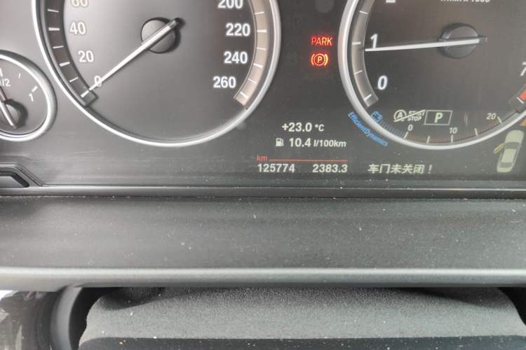 Used BMW 5 Series 2014 525Li Luxury Design Package Odometer Close Up