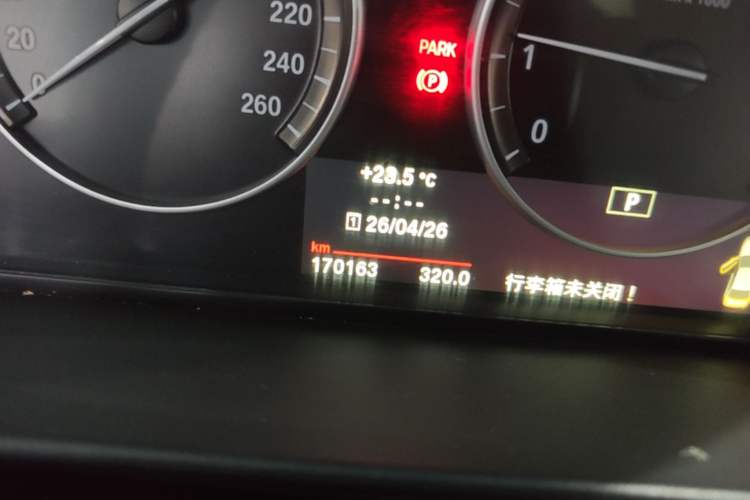 Used BMW 5 Series 2014 520Li Elegant Model Odometer Close Up
