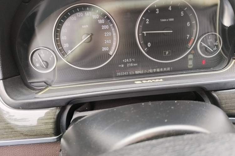 Used BMW 5 Series 2014 525Li Luxury Design Package Odometer Close Up
