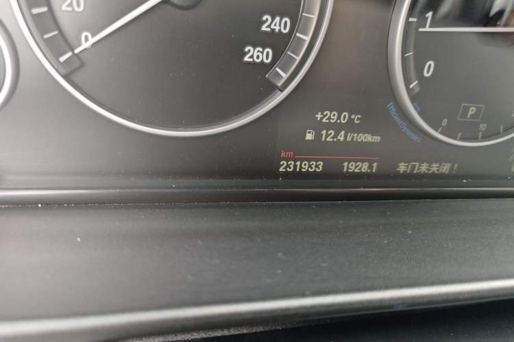 Used BMW 5 Series 2014 520Li Elegant Model Odometer Close Up