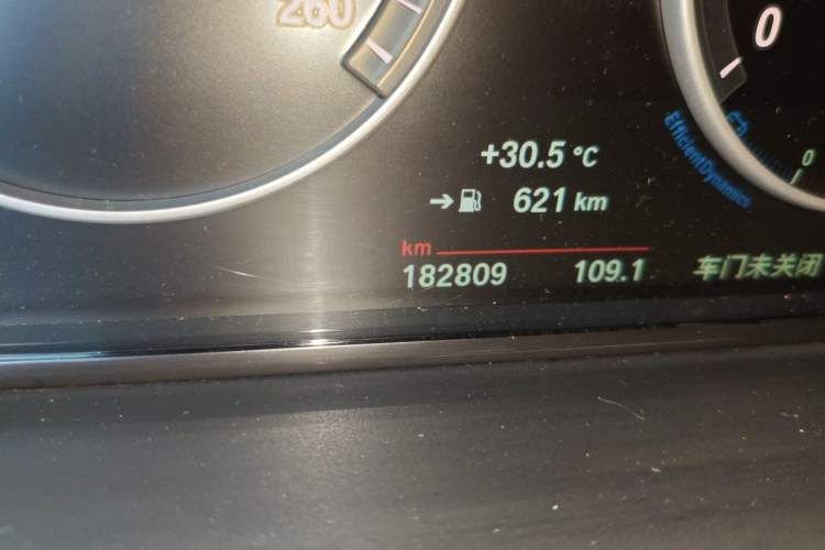 Used BMW 5 Series 2014 525Li Leading Model Odometer Close Up