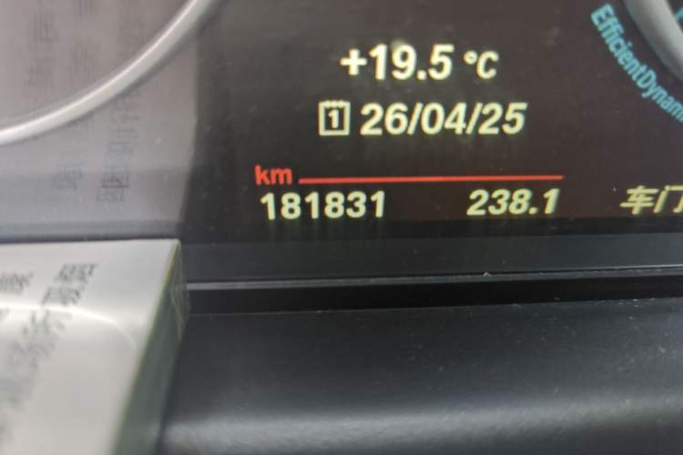 Used BMW 5 Series 2014 528Li Leading Model Odometer Close Up