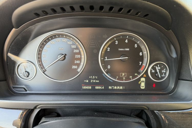 Used BMW 5 Series 2014 525Li Luxury Design Package Odometer Close Up