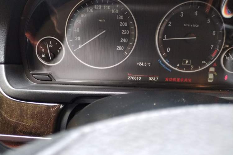 Used BMW 5 Series 2014 525Li Leading Model Odometer Close Up