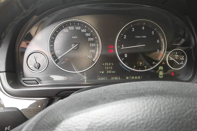 Used BMW 5 Series 2014 525Li Luxury Design Package Odometer Close Up