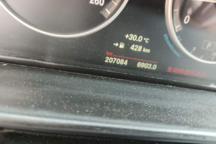 Used BMW 5 Series 2014 520Li Elegant Model Odometer Close Up