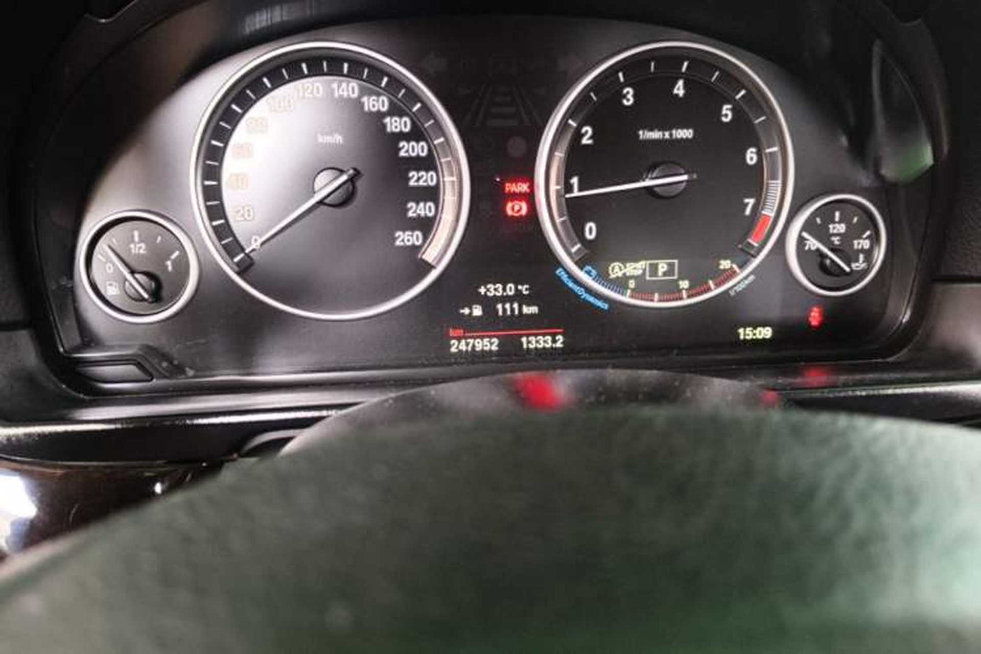 Used BMW 5 Series 2014 528Li Leading Model Odometer Close Up