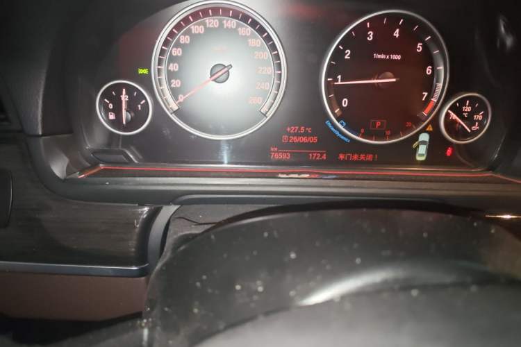 Used BMW 5 Series 2014 525Li Luxury Design Package Odometer Close Up