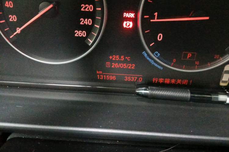 Used BMW 5 Series 2014 525Li Luxury Design Package Odometer Close Up