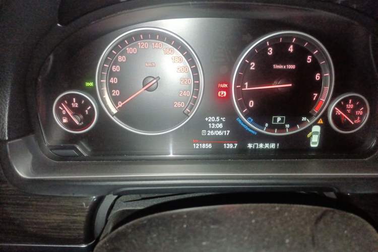 Used BMW 5 Series 2014 525Li Luxury Design Package Odometer Close Up