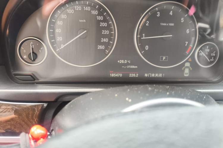 Used BMW 5 Series 2014 528Li Leading Model Odometer Close Up