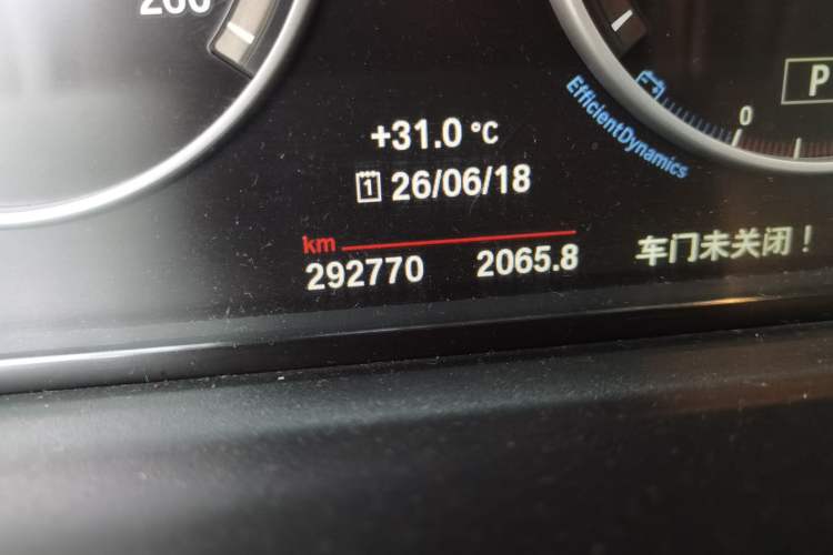 Used BMW 5 Series 2014 528Li Leading Model Odometer Close Up
