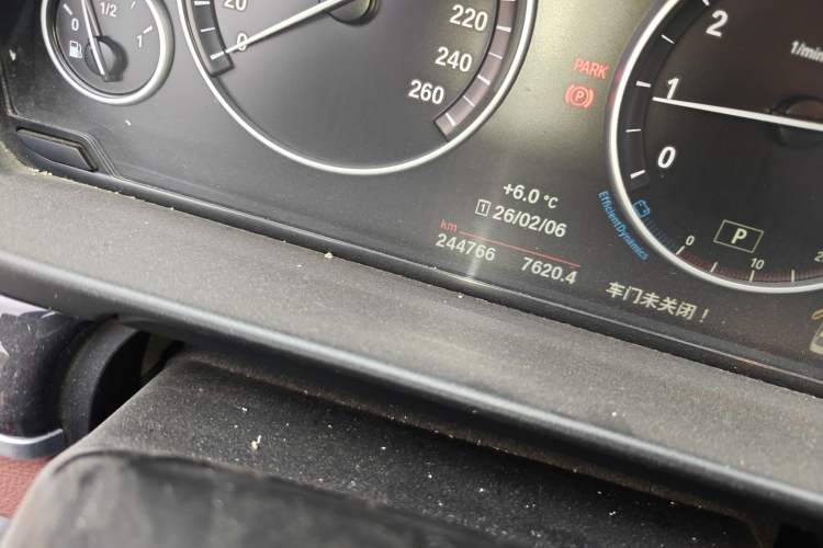 Used BMW 5 Series 2014 520Li Elegant Model Odometer Close Up