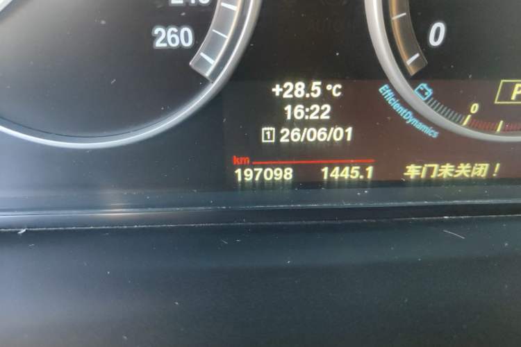 Used BMW 5 Series 2014 525Li Luxury Design Package Odometer Close Up