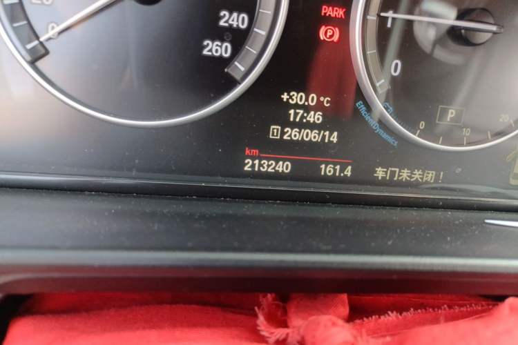 Used BMW 5 Series 2014 520Li Elegant Model Odometer Close Up