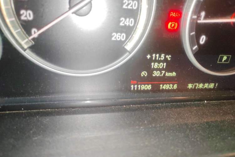 Used BMW 5 Series 2014 520i Elegant Edition Odometer Close Up