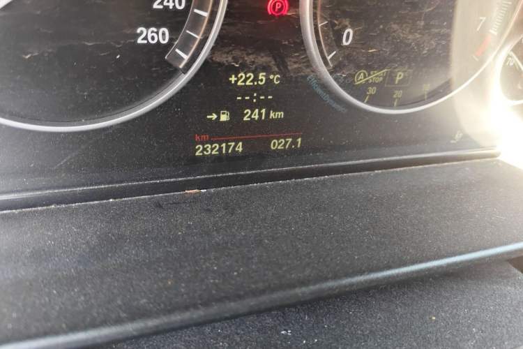 Used BMW 5 Series 2014 525Li Luxury Design Package Odometer Close Up