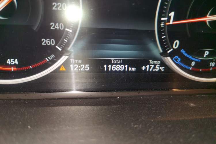 Used BMW 5 Series 2014 525Li Luxury Design Package Odometer Close Up