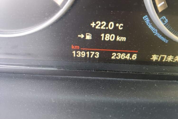 Used BMW 5 Series 2014 525Li Leading Model Odometer Close Up