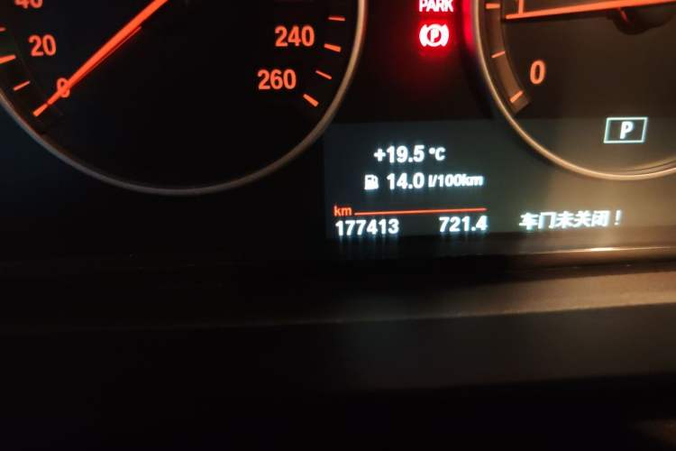 Used BMW 5 Series 2014 525Li Luxury Design Package Odometer Close Up