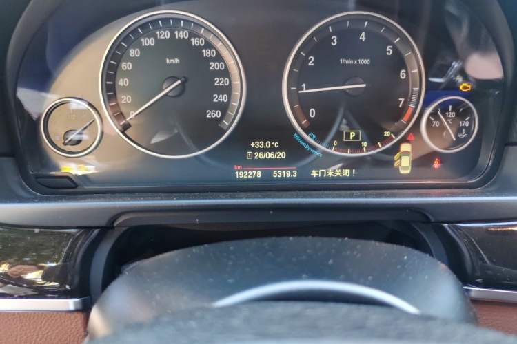 Used BMW 5 Series 2014 528Li Leading Model Odometer Close Up