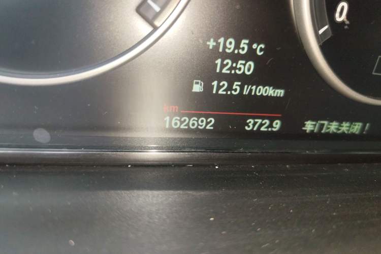Used BMW 5 Series 2014 525Li Luxury Design Package Odometer Close Up