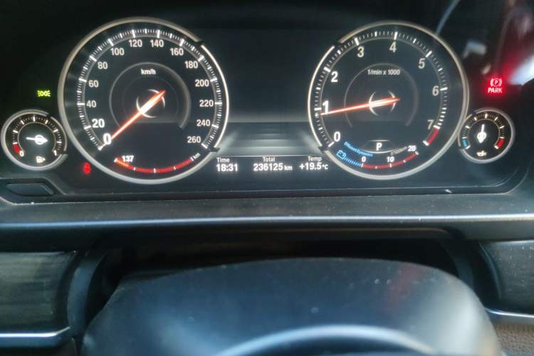 Used BMW 5 Series 2014 525Li Luxury Design Package Odometer Close Up