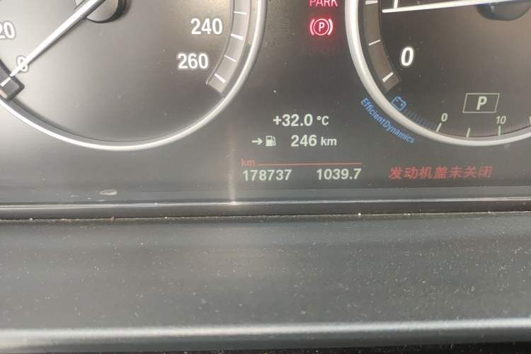 Used BMW 5 Series 2014 525Li Leading Model Odometer Close Up