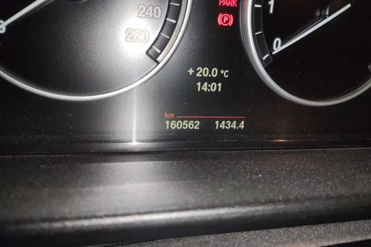 Used BMW 5 Series 2014 525Li Luxury Design Package Odometer Close Up