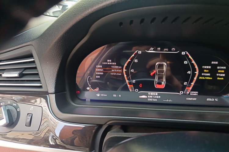 Used BMW 5 Series 2014 528Li Leading Model Odometer Close Up