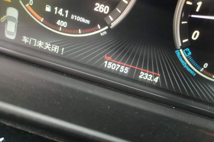 Used BMW 5 Series 2014 535Li Leading Model Odometer Close Up