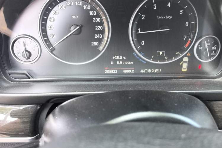 Used BMW 5 Series 2014 525Li Luxury Design Package Odometer Close Up