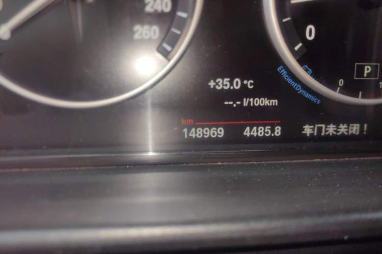 Used BMW 5 Series 2014 520Li Elegant Model Odometer Close Up