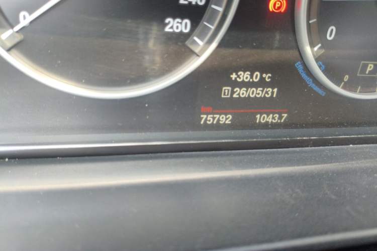 Used BMW 5 Series 2014 525Li Luxury Design Package Odometer Close Up