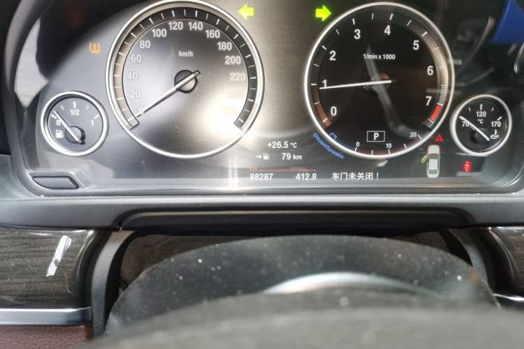 Used BMW 5 Series 2014 525Li Luxury Design Package Odometer Close Up