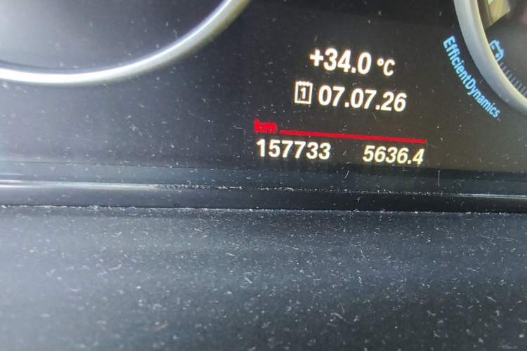 Used BMW 5 Series 2014 525Li Leading Model Odometer Close Up