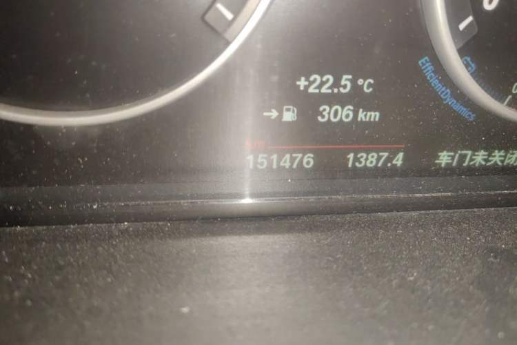 Used BMW 5 Series 2014 520Li Elegant Model Odometer Close Up