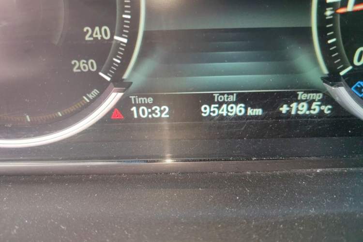 Used BMW 5 Series 2014 525Li Luxury Design Package Odometer Close Up