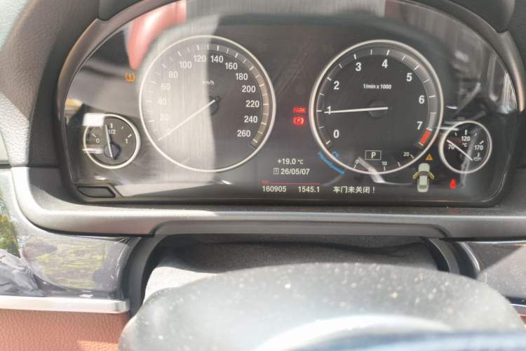 Used BMW 5 Series 2014 520Li Elegant Model Odometer Close Up