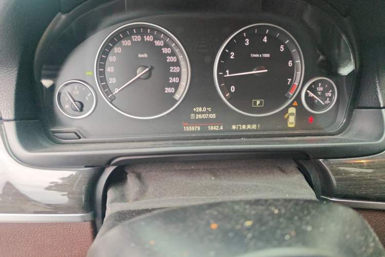 Used BMW 5 Series 2014 525Li Luxury Design Package Odometer Close Up