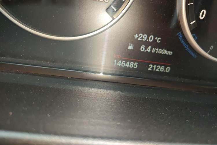 Used BMW 5 Series 2014 525Li Leading Model Odometer Close Up
