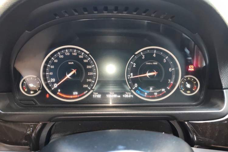 Used BMW 5 Series 2014 525Li Leading Model Odometer Close Up